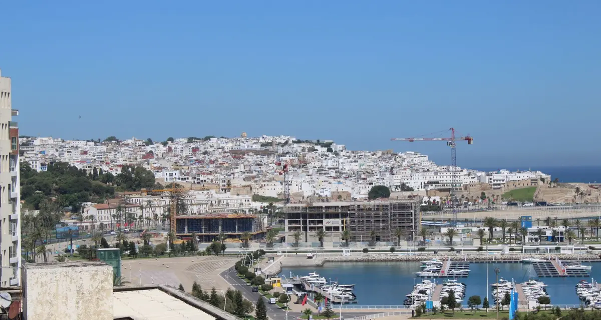 Uitzicht over de haven en de stad Tanger